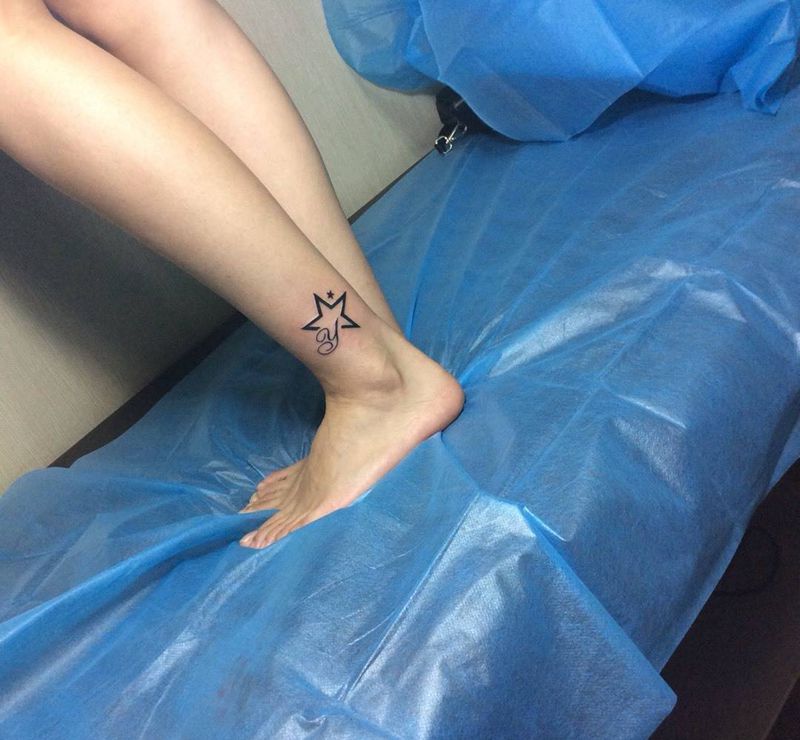 长沙纹身店：玩舍刺青工作室作品：脚踝星星纹身纹身图片