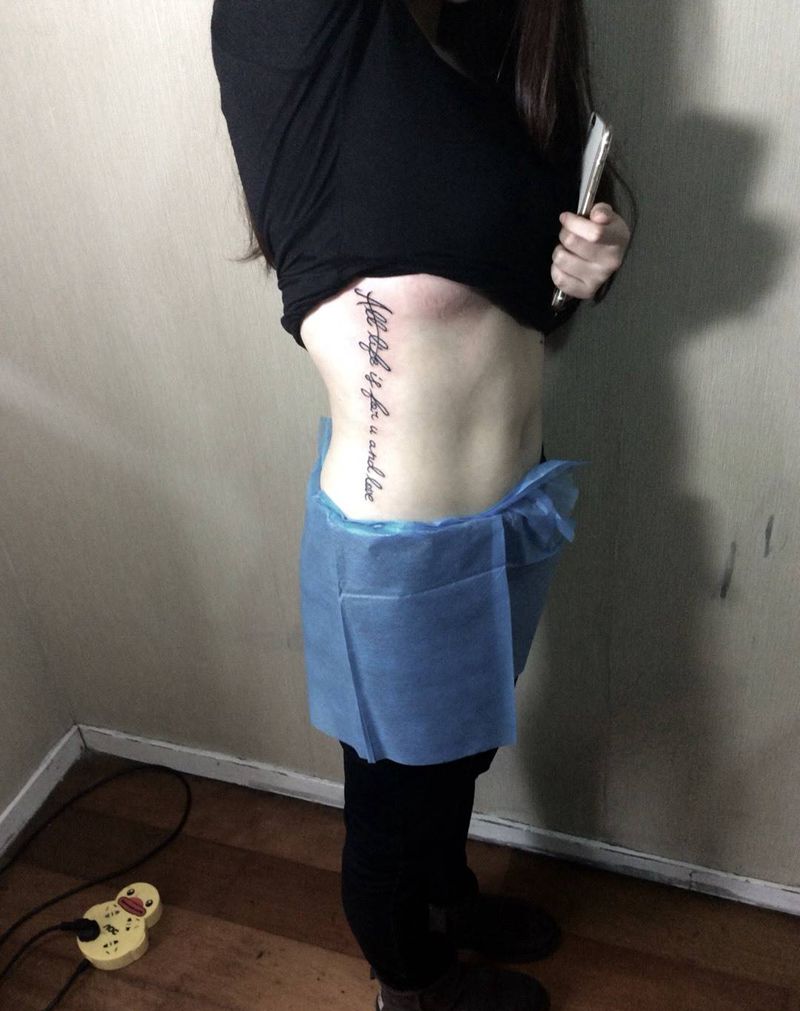 小字母纹身图片_长沙湖南侧腰纹身图案