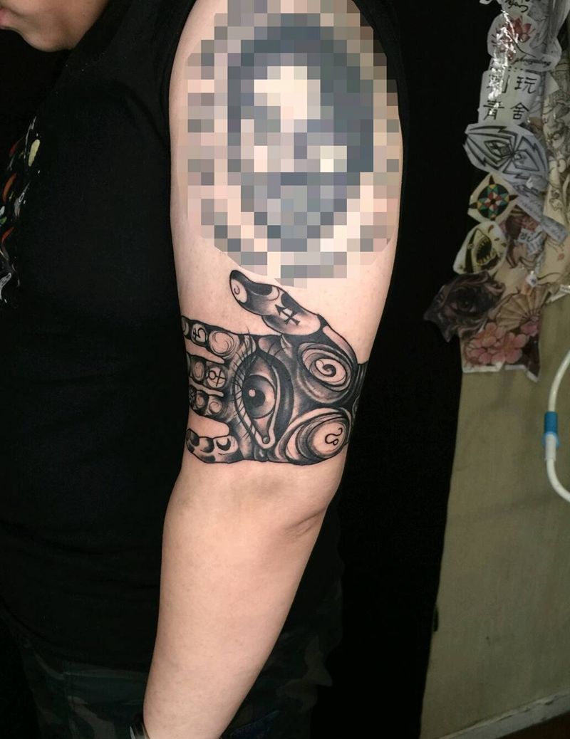 大巴掌纹身图片