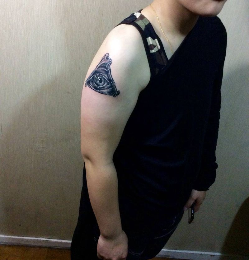覆盖小字母纹身图片_长沙湖南上帝之眼纹身图案