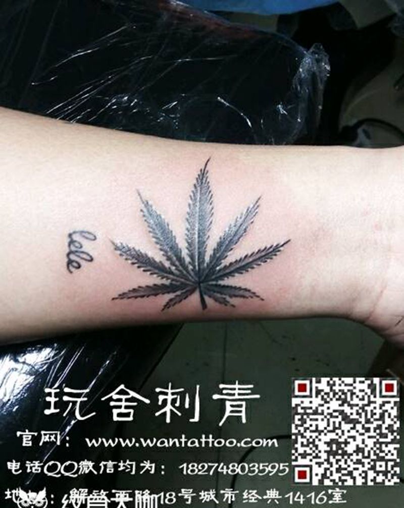 大麻叶纹身图片