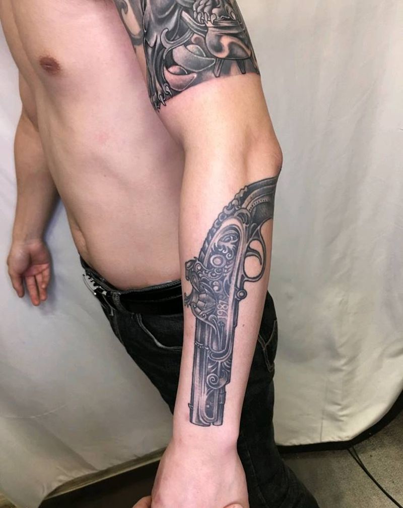 恢复后的枪杆子纹身图片_手部纹身图案