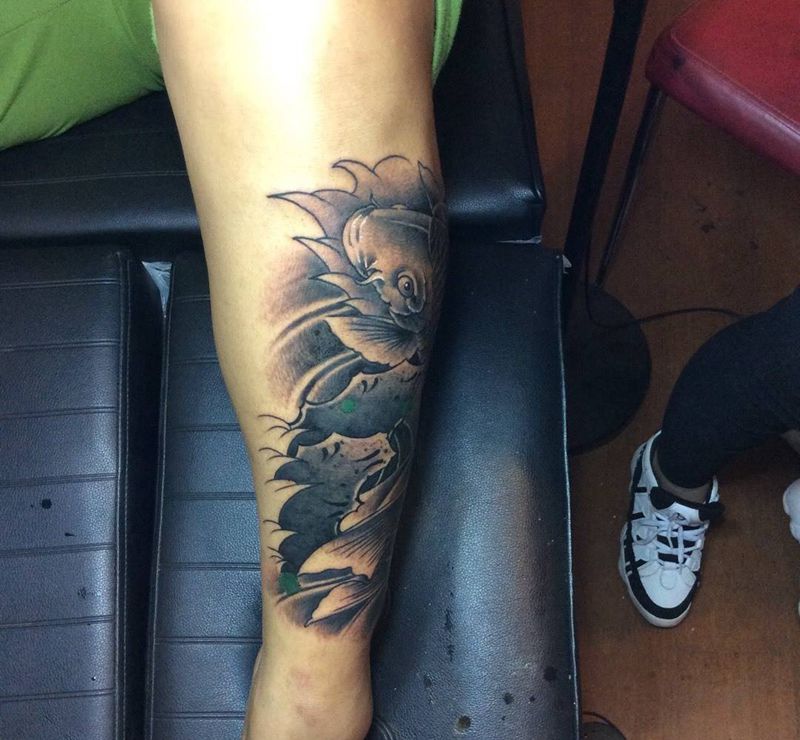 小腿鱼纹身图片