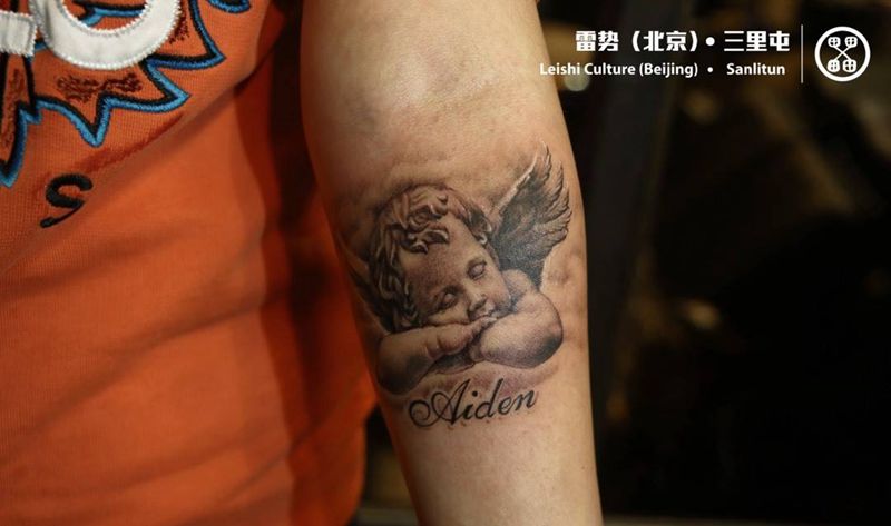 小天使纹身图片_肖像欧美手臂纹身图案