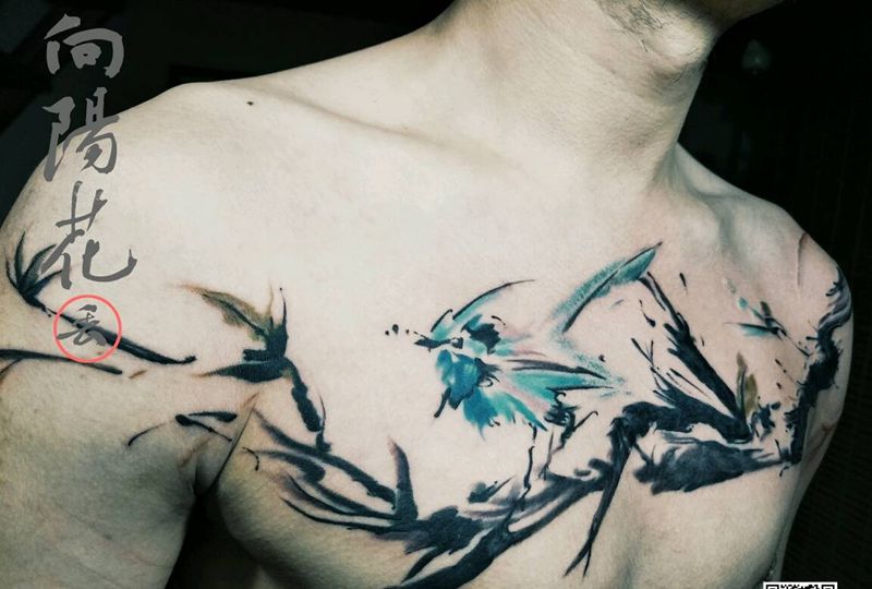 早春纹身图片_胸部水墨鸟纹身图案