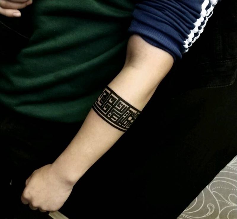 臂环纹身图片