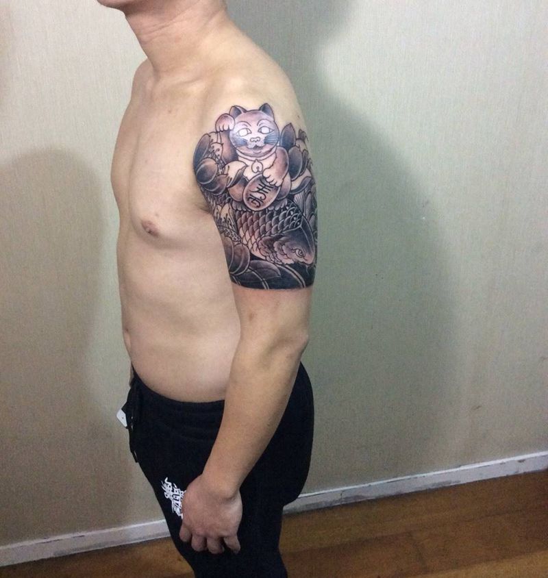 彩色还要痛一次～纹身图片_手臂长沙湖南鲤鱼招财猫纹身图案