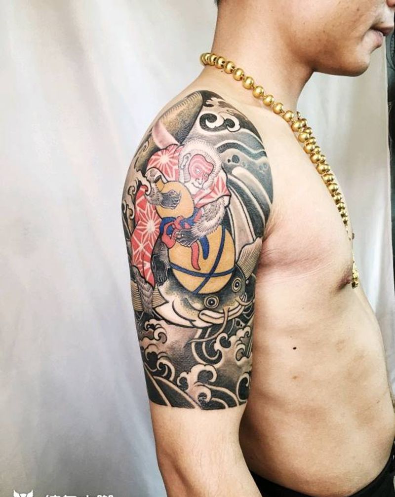 突突完毕纹身图片_手部老传统纹身图案