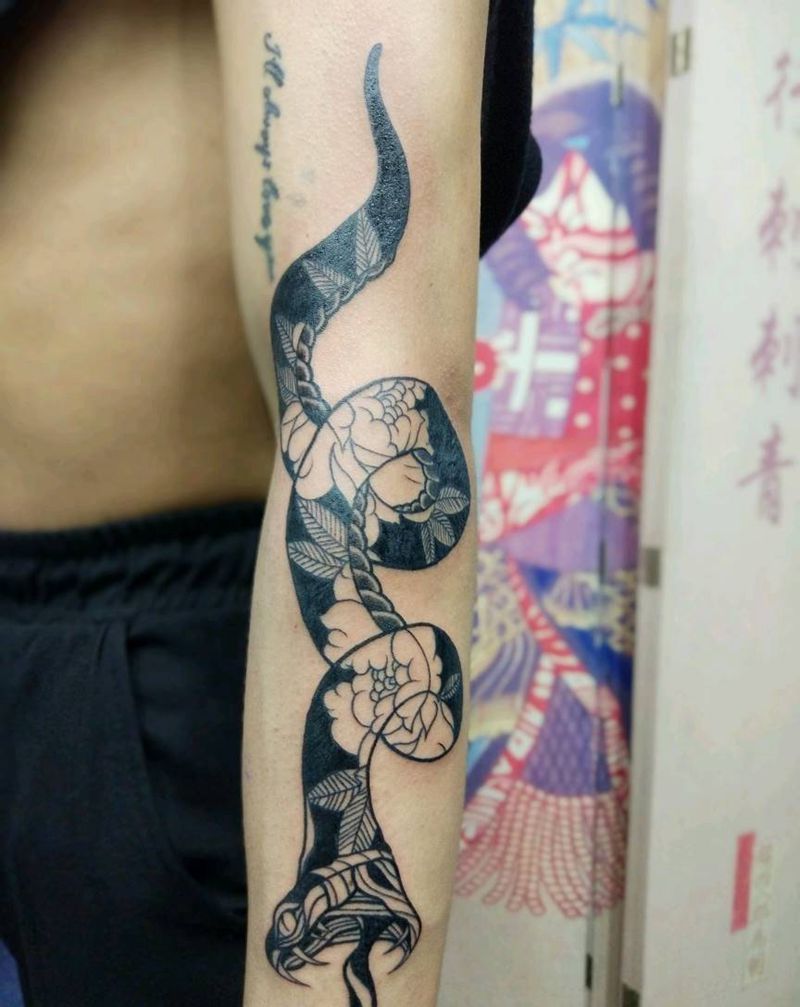 蛇纹身图片_Old School纹身图案