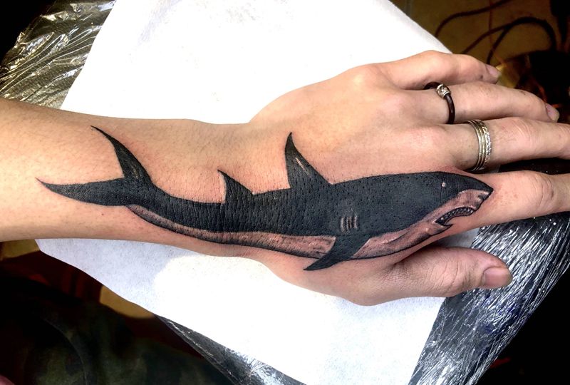 遮盖纹身图片_手部Old SchoolNew School纹身图案