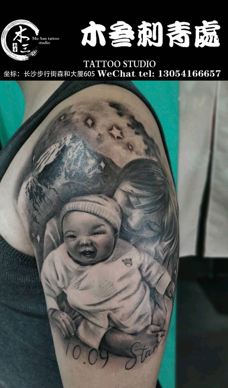 《母与子》写实肖像纹身图片_欧美写实纹身图案