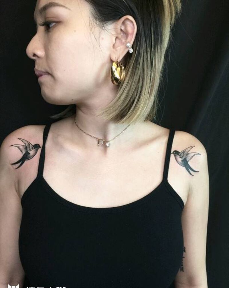 小燕子纹身图片