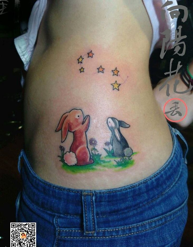 乐园纹身图片_腰部水彩兔子纹身图案