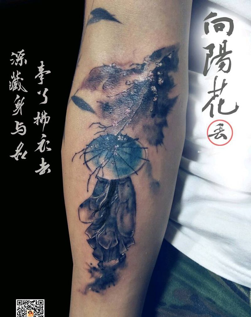 拂袖去纹身图片_手部水墨水墨人物纹身图案