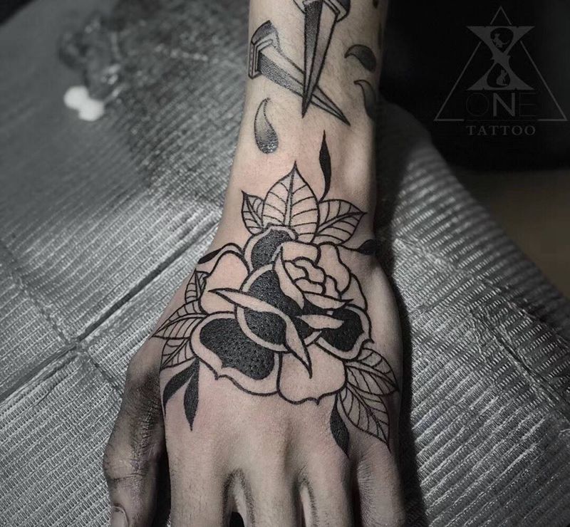 爆手背纹身图片