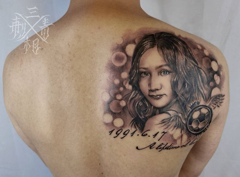 设计肖像 爱人 7h纹身图片_背部欧美写实纹身图案