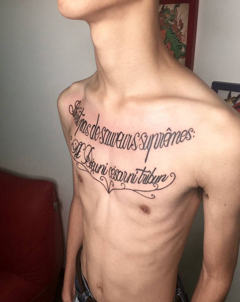 花胸字母纹身图片