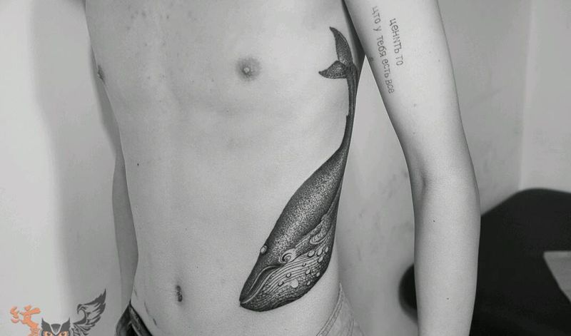 侧腰点刺鲸鱼纹身图片