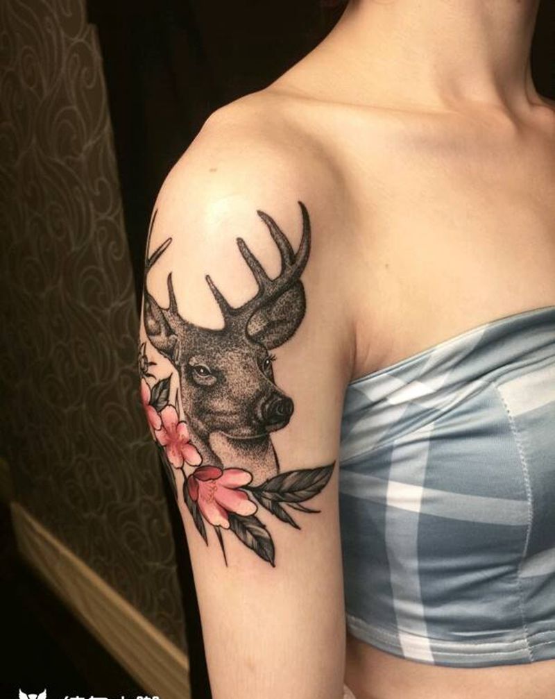 鹿和花纹身图片