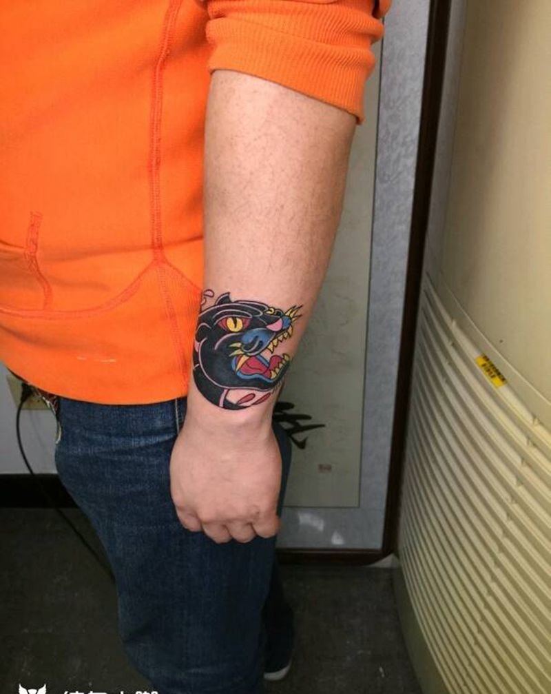 一个小小的覆盖纹身图片