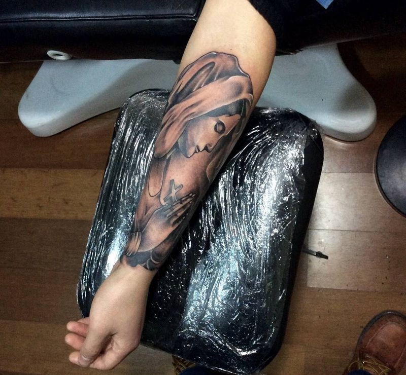 圣母玛利亚纹身图片_人物宗教写实手臂成品纹身图案