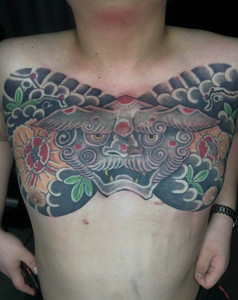 遮盖胸部纹身图片_胸部新传统老传统纹身图案