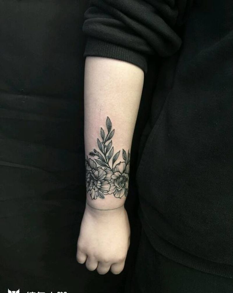 手腕花花纹身图片