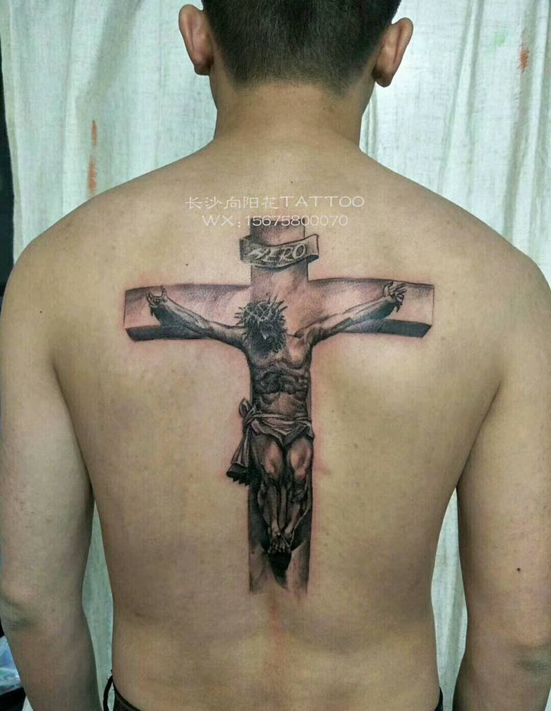 救赎纹身图片_背部欧美写实耶稣纹身图案