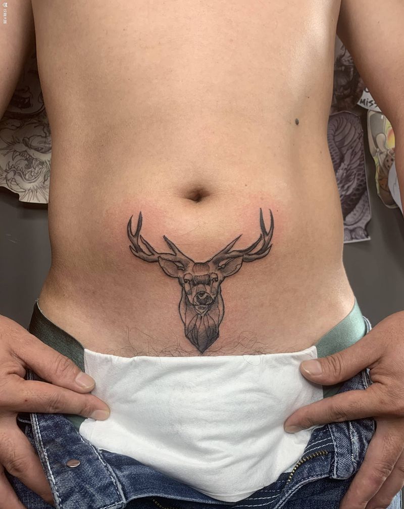 鹿头走一波纹身图片_腰部Old School纹身图案
