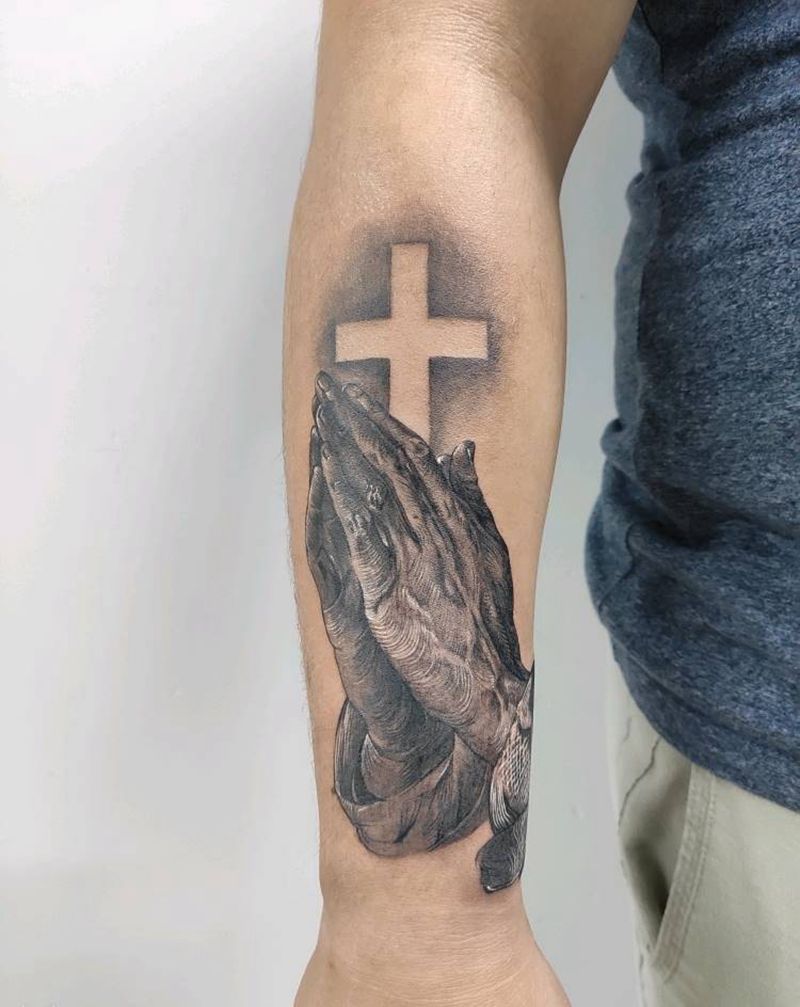 祈祷之手纹身图片_手臂纹身图案