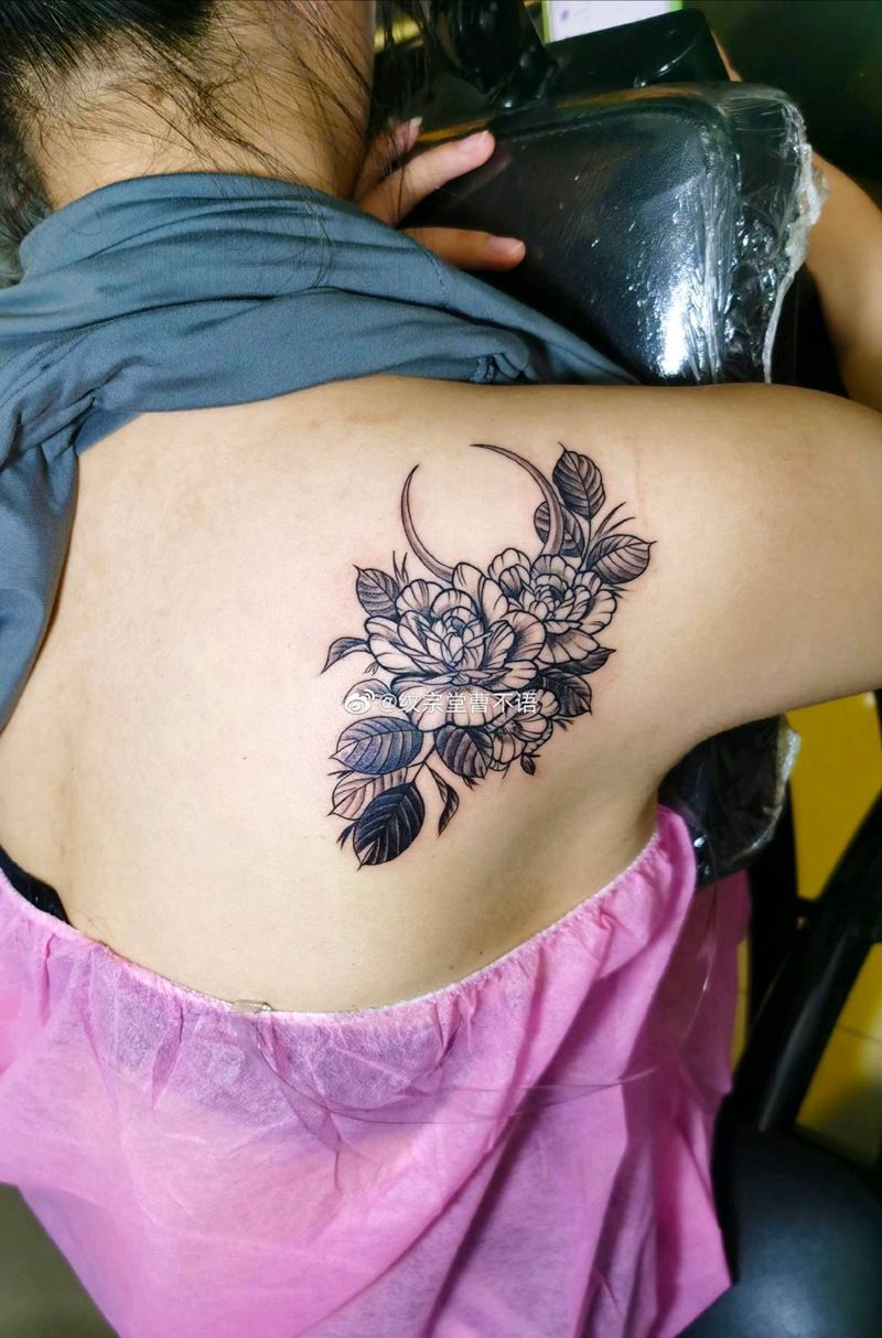 素花纹身图片_背部纹身图案