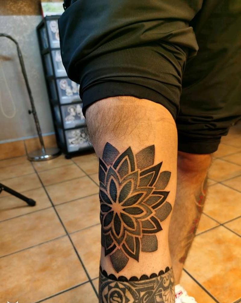 膝盖纹身图片_腿部点刺图腾纹身图案