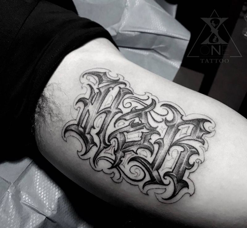 左右手開工纹身图片