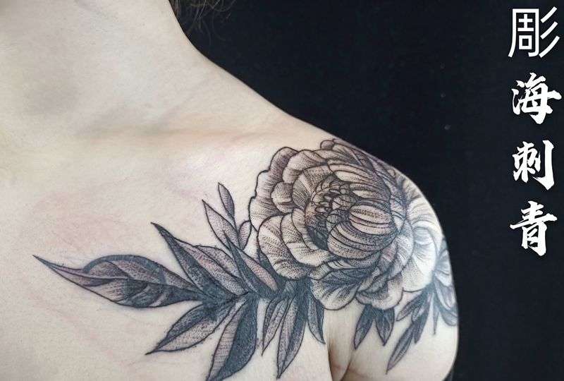 【遮盖·设计】素花纹身图片_肩部胸部点刺纹身图案