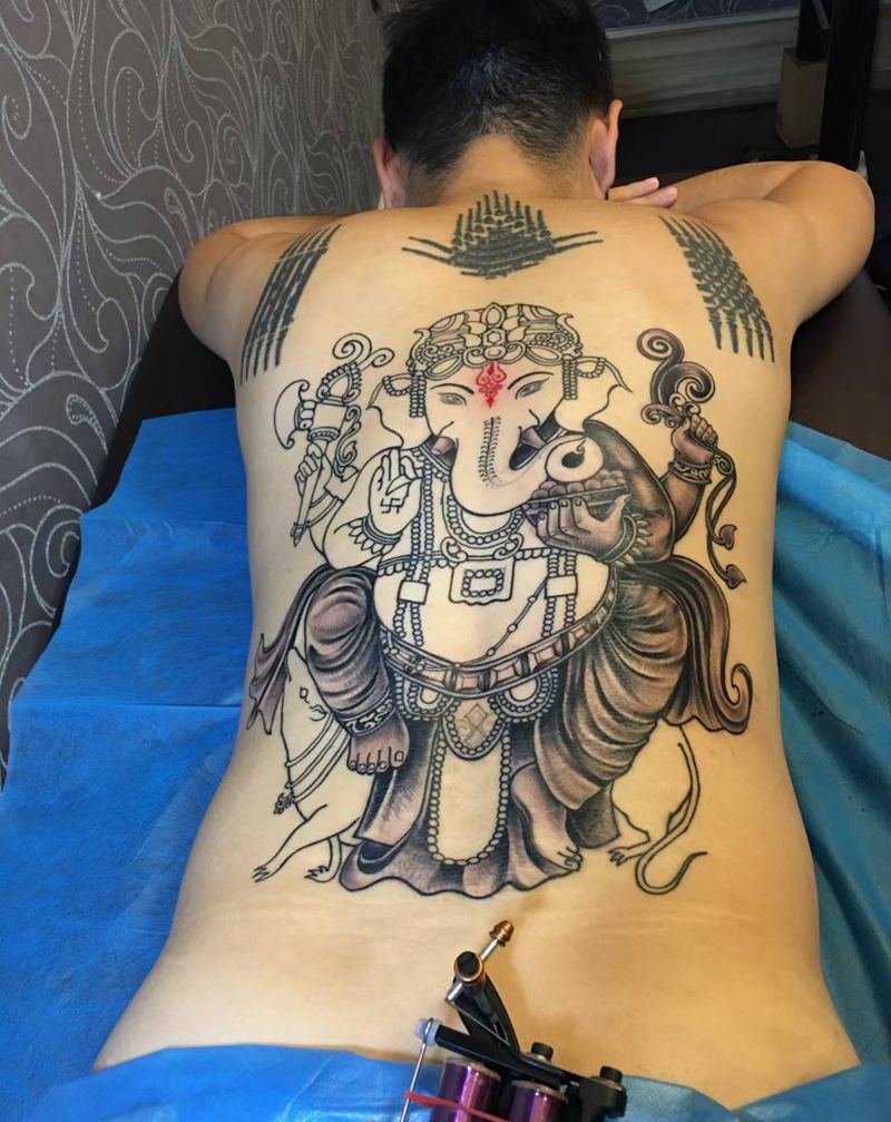 象神纹身图片_背部纹身图案