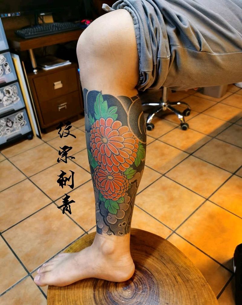 菊花仙鹤纹身图片_脚部老传统纹身图案