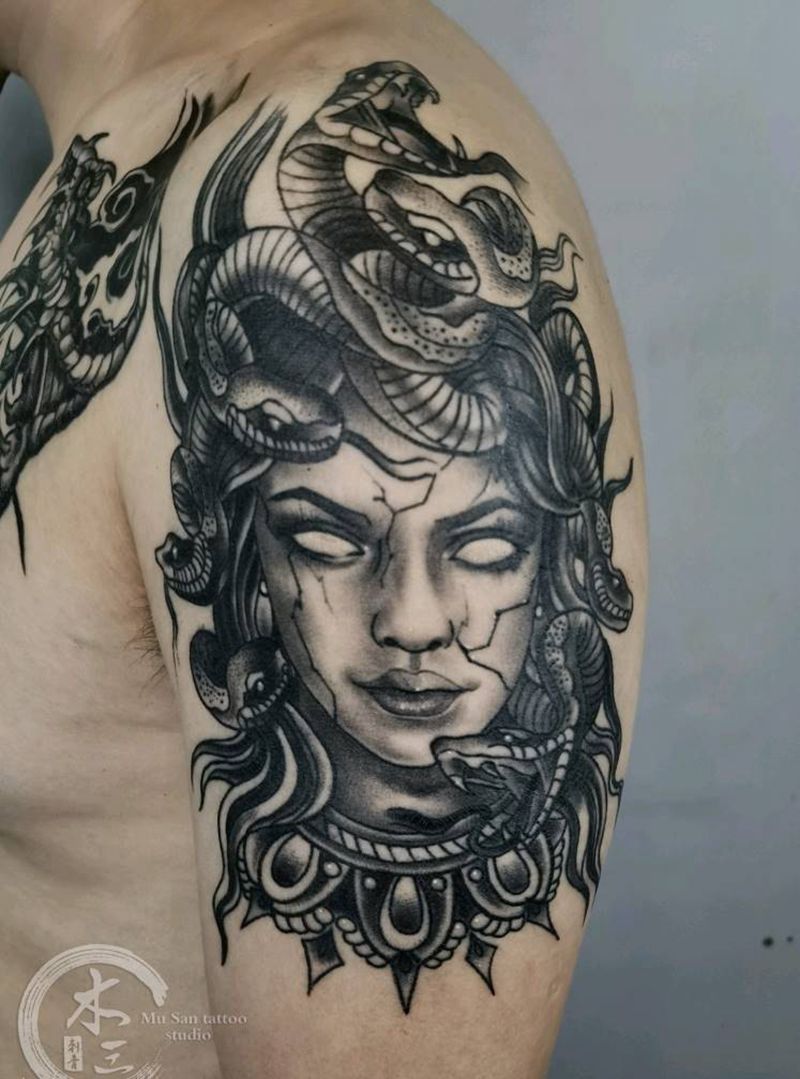 《old美杜莎》无p纹身图片_Old School纹身图案