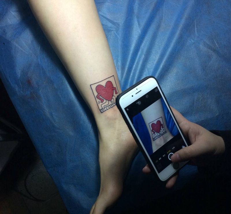 一只没买到票的脑残粉纹身图片