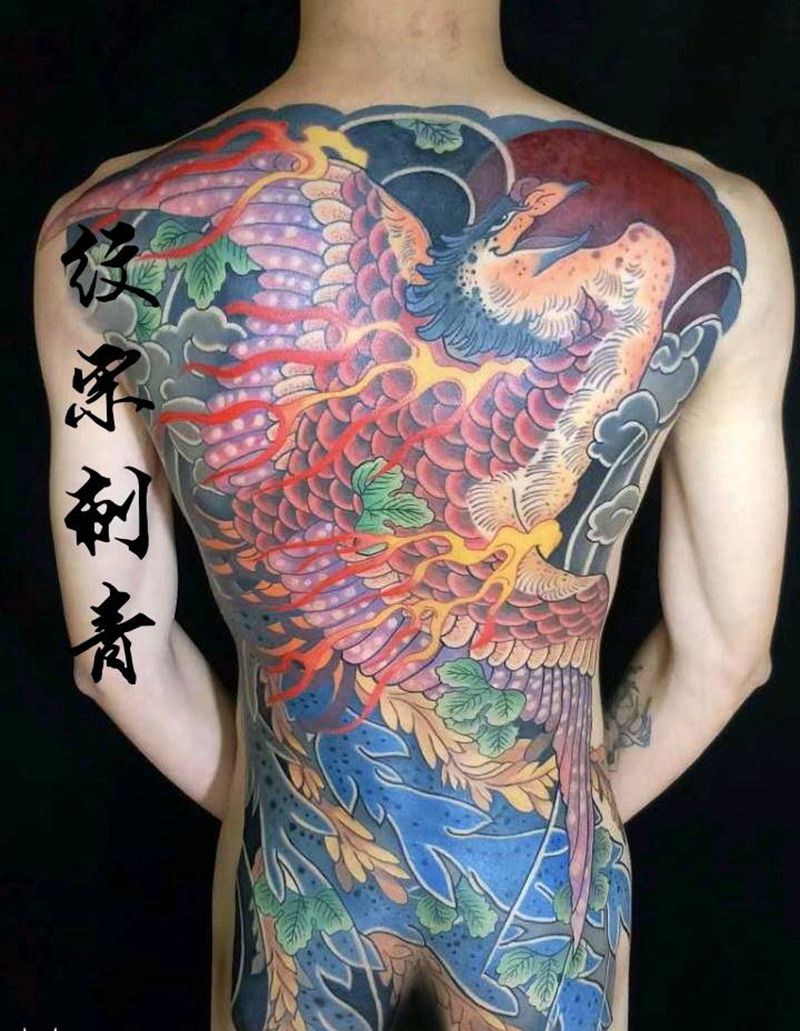 凤凰纹身图片_背部老传统纹身图案