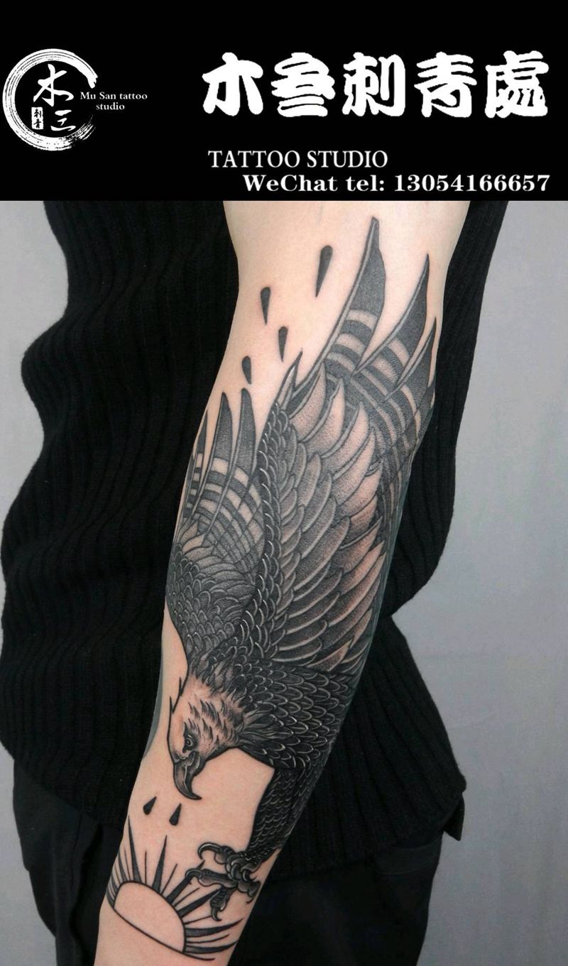 原创black神鹰飞翔志在四方纹身图片_手臂点刺New School纹身图案