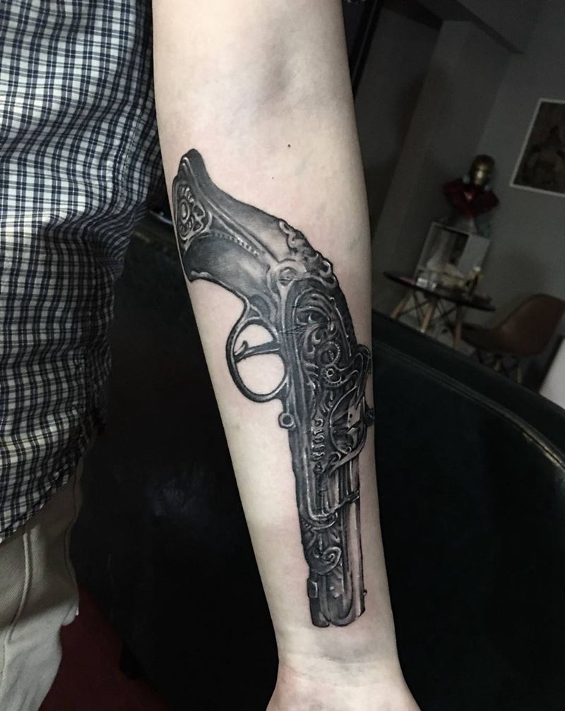 手枪复古纹身图片