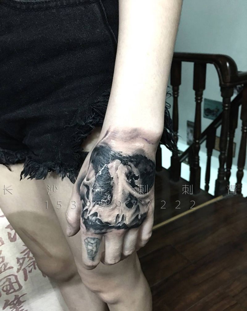 手背骷髅