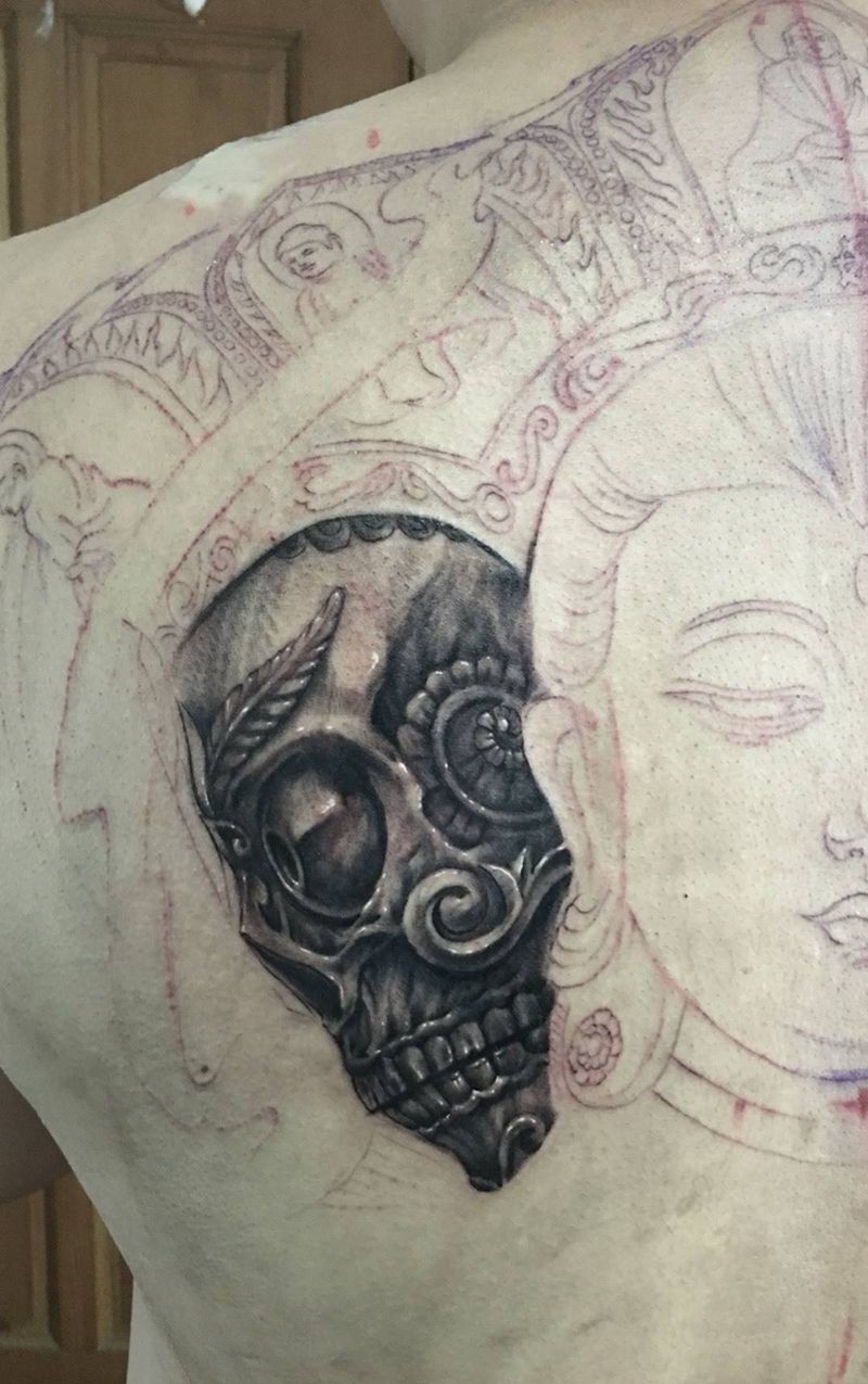 满背未完纹身图片