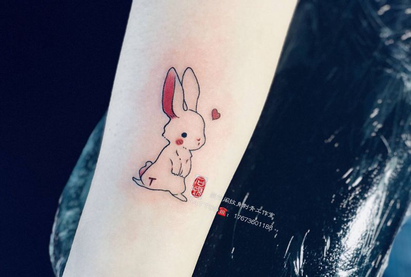 小兔子纹身图片_手部手臂纹身图案