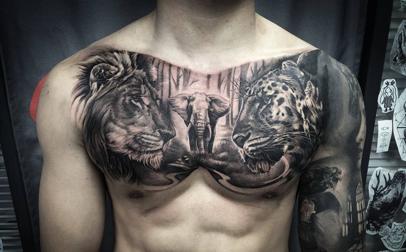 胸花纹身图片_欧美写实纹身图案