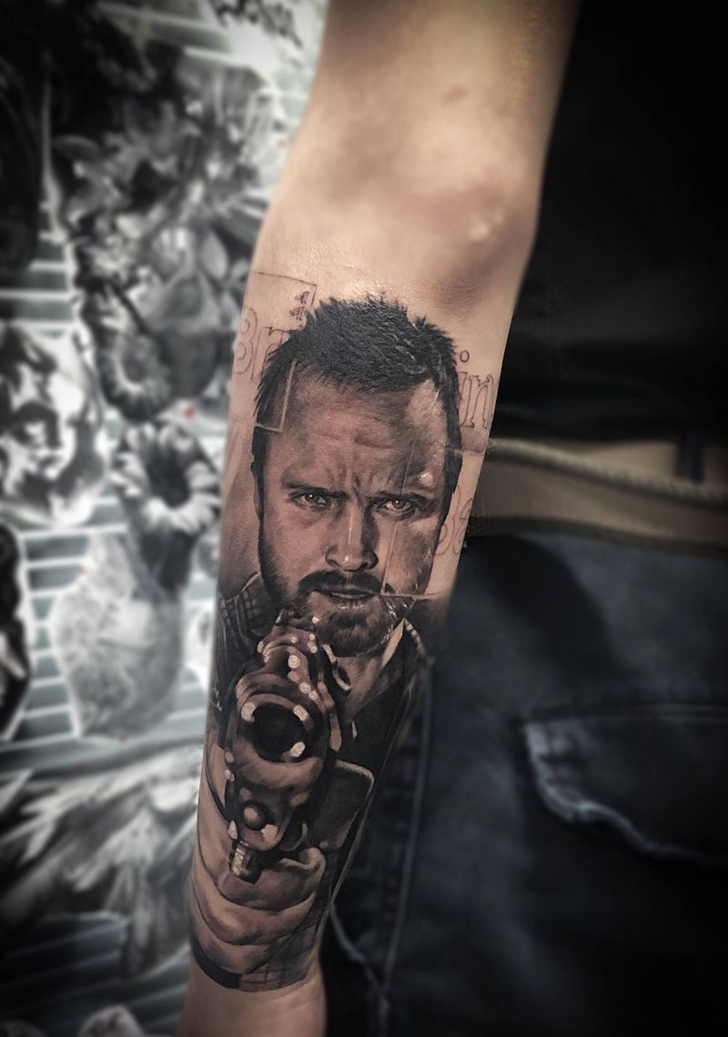 小粉纹身图片_欧美写实纹身图案