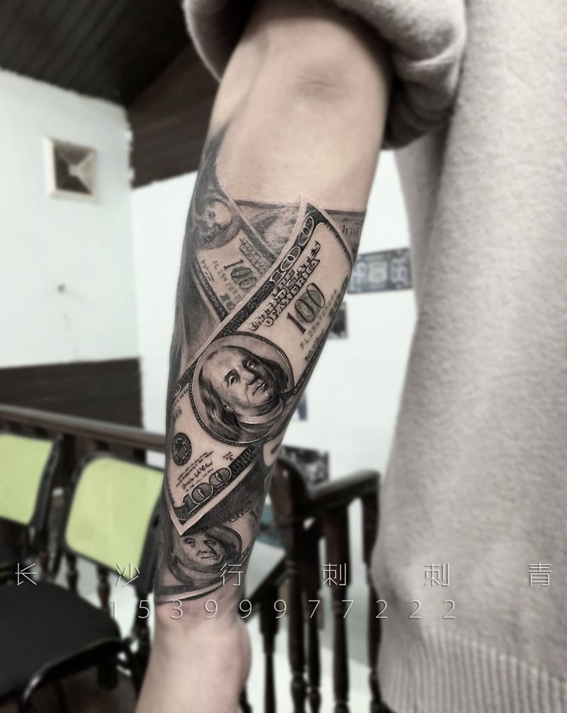 美刀纹身图片_手臂欧美写实纹身图案