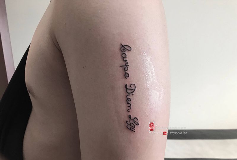 小英文纹身图片_肩部纹身图案