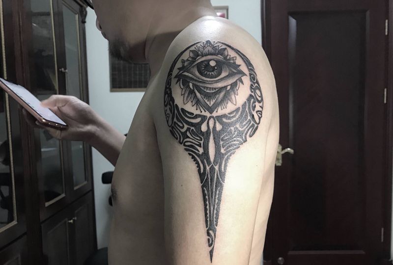 图腾纹身图片_肩部纹身图案