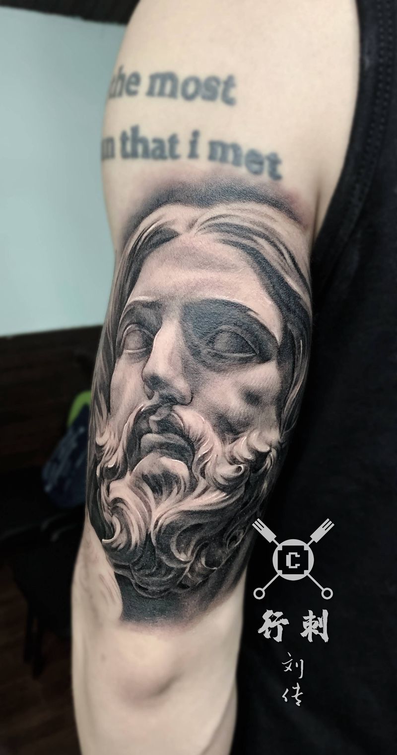 耶酥纹身图片_手臂欧美写实纹身图案